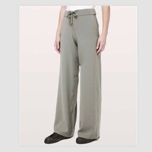 Lululemon On The Fly Wide Leg Woven Pants Size 4 Gray Sage Travel Comfort